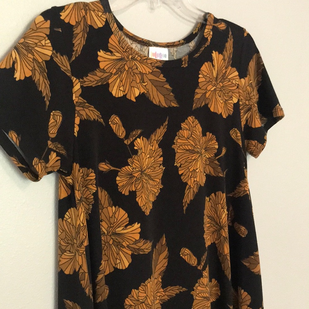 Firm on price Xs LuLaroe Carly Blk/yellow flowers